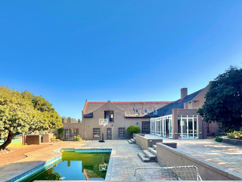 8 Bedroom Property for Sale in Hout Bay Western Cape